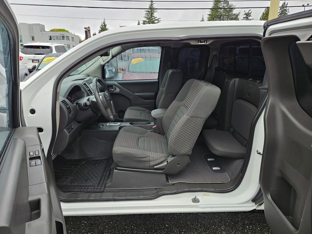 Used 2020 Nissan Frontier SV RWD image 12