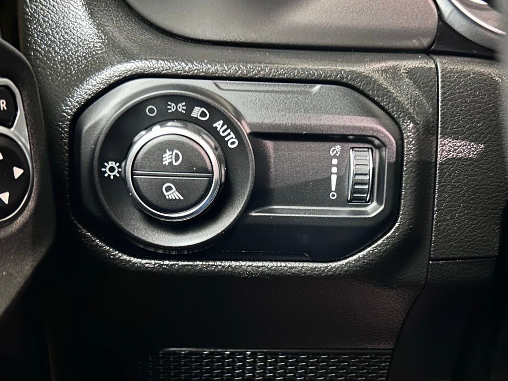 Certified 2023 Jeep Gladiator Sport image 19