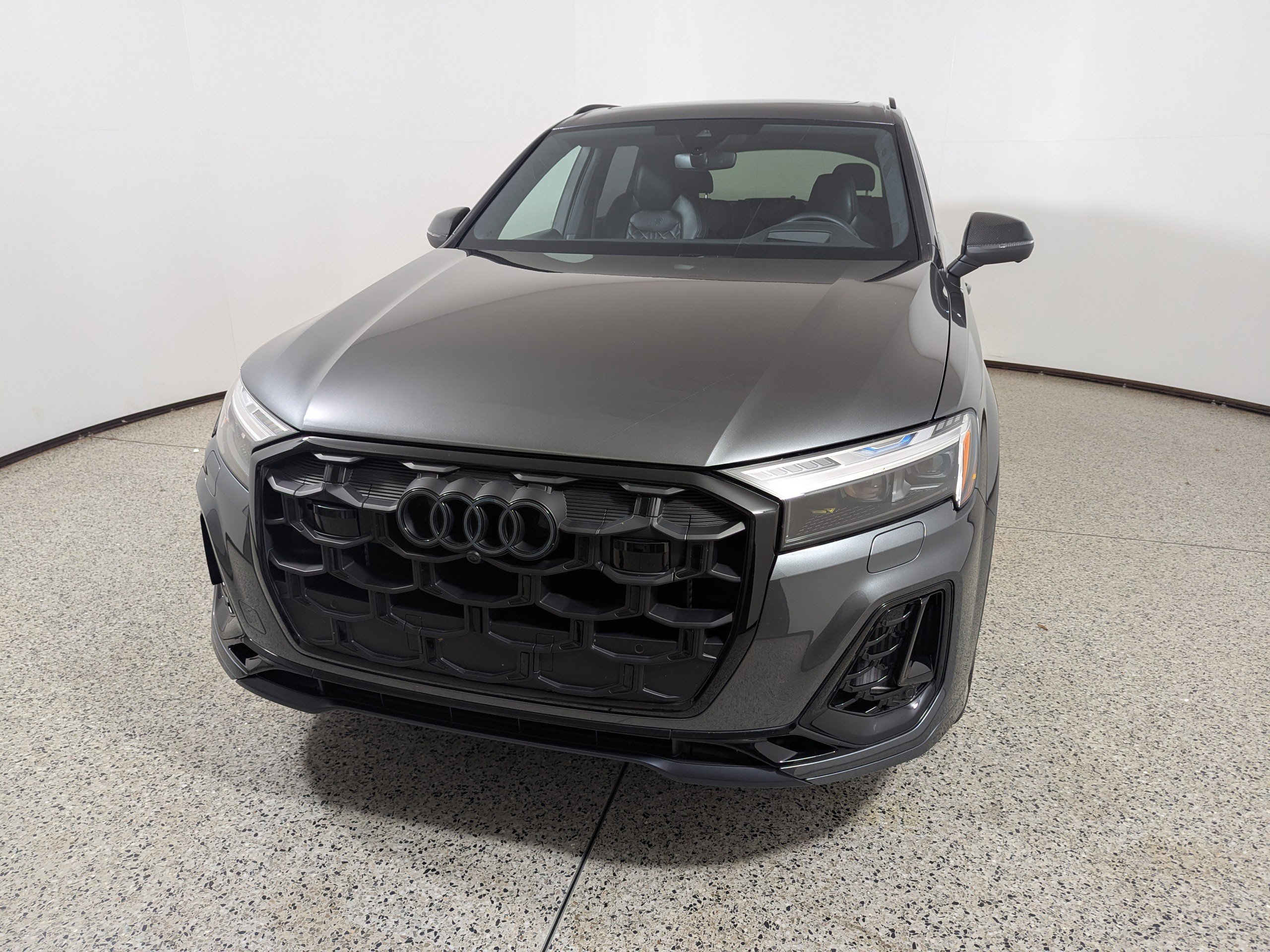 New 2025 Audi SQ7 Prestige image 3