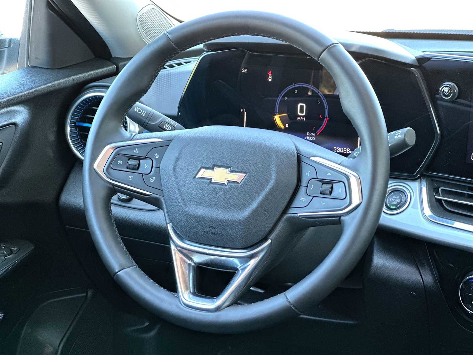 Used 2025 Chevrolet Trax LT w/ LT Convenience Package image 27