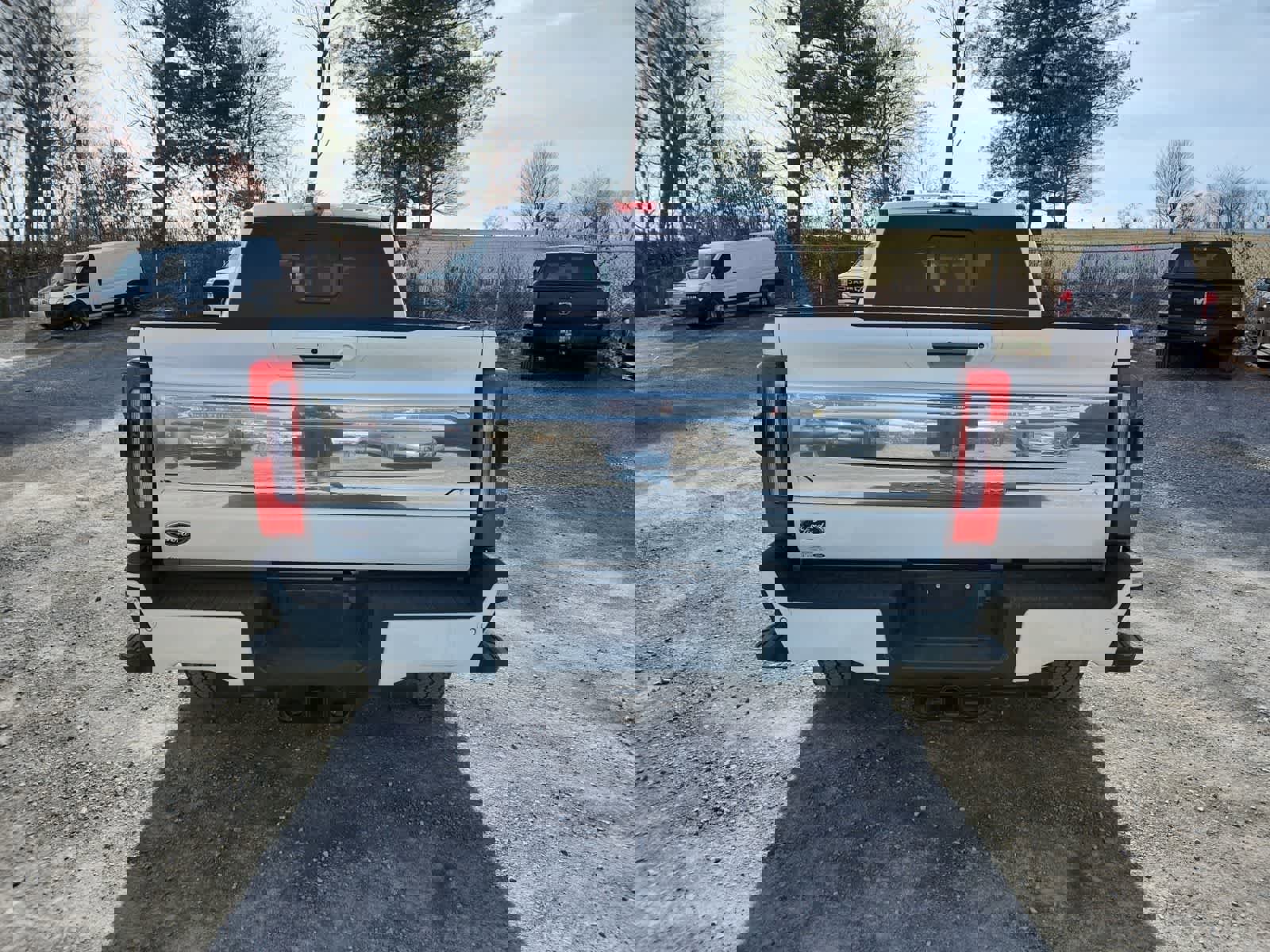 Used 2024 Ford F350 Platinum w/ FX4 Off-Road Package image 4