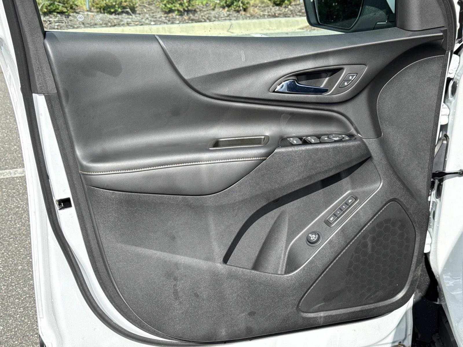 Used 2023 Chevrolet Equinox Premier FWD image 17