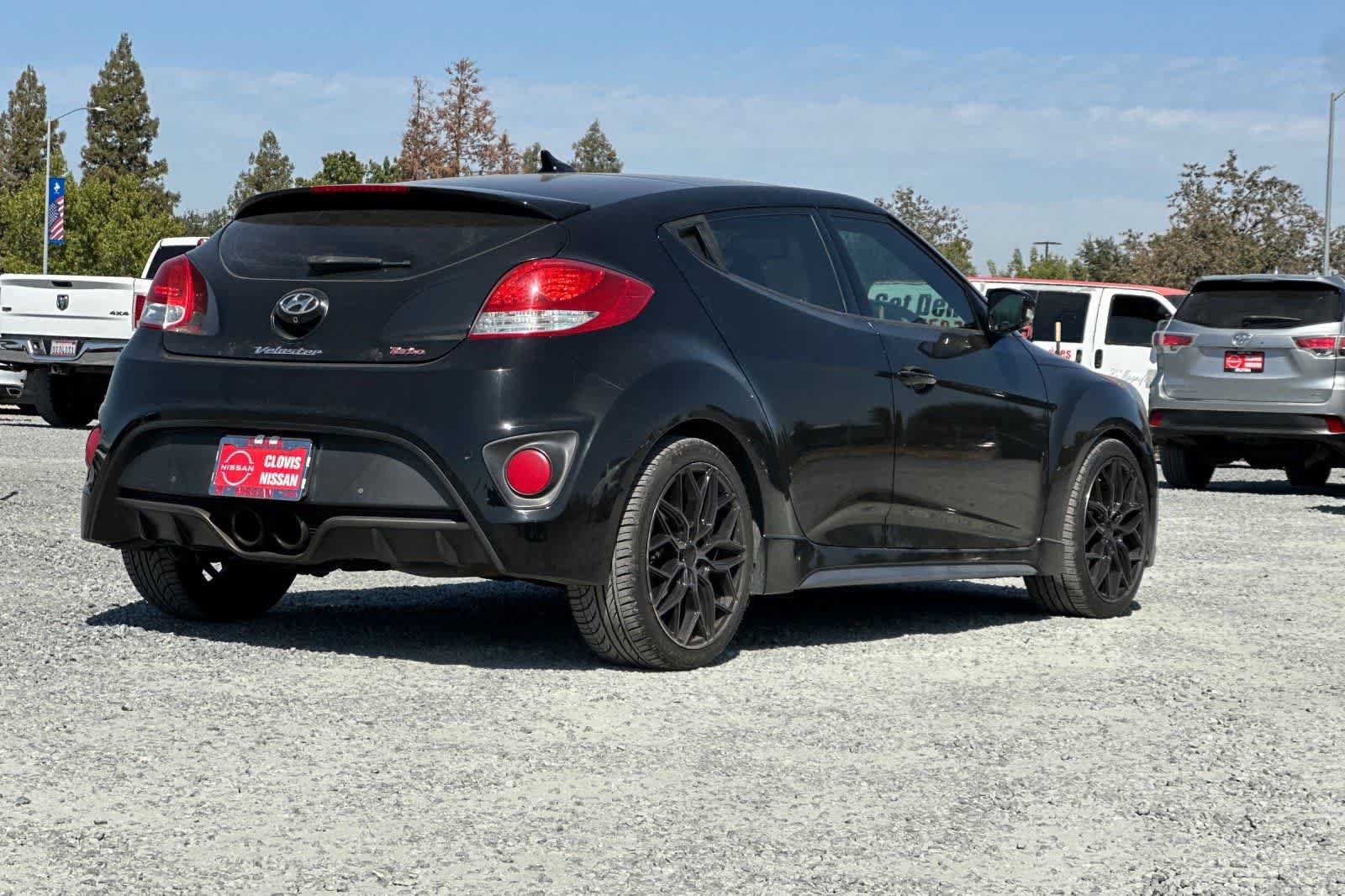 Used 2015 Hyundai Veloster Turbo w/ Option Group 04 FWD image 3