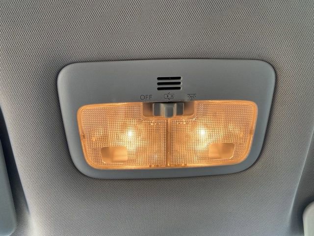 Used 2018 Toyota Corolla LE image 21