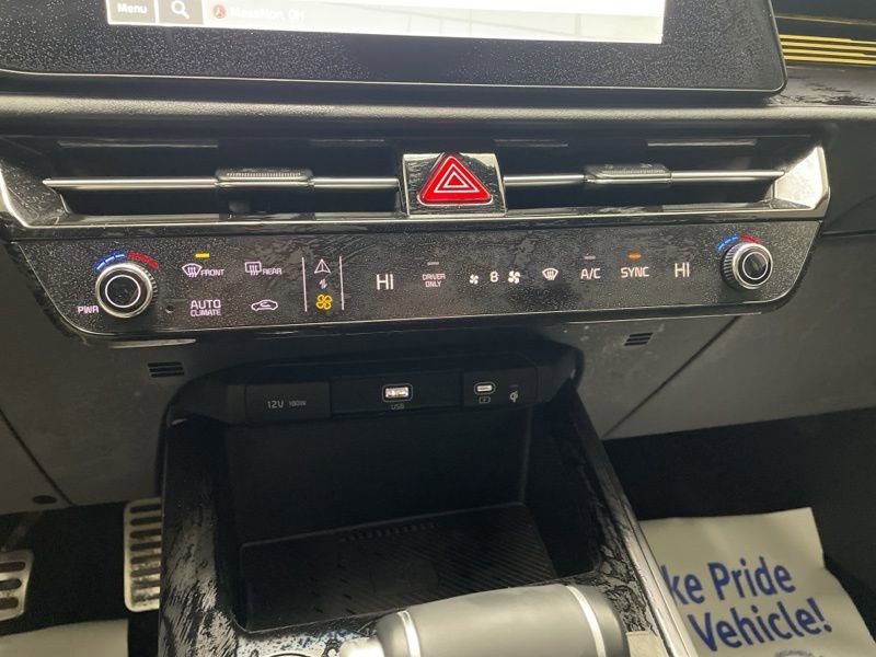 Used 2024 Kia Niro EX Touring image 32