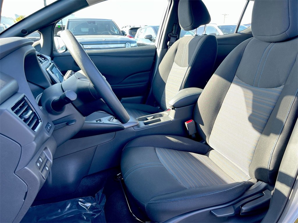 Used 2023 Nissan Leaf S image 9