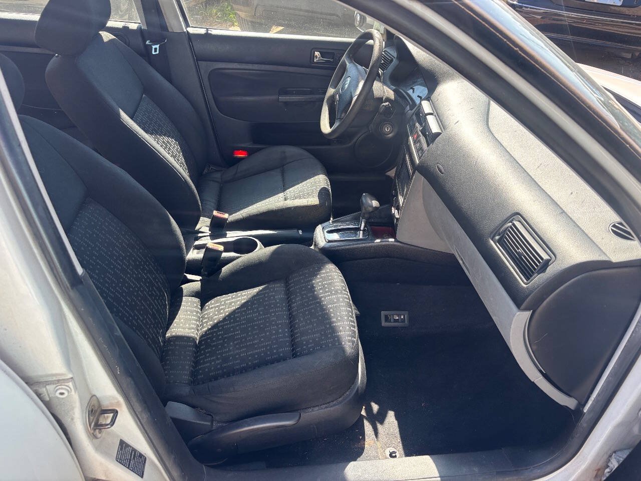 Used 2006 Volkswagen Golf GL FWD image 14
