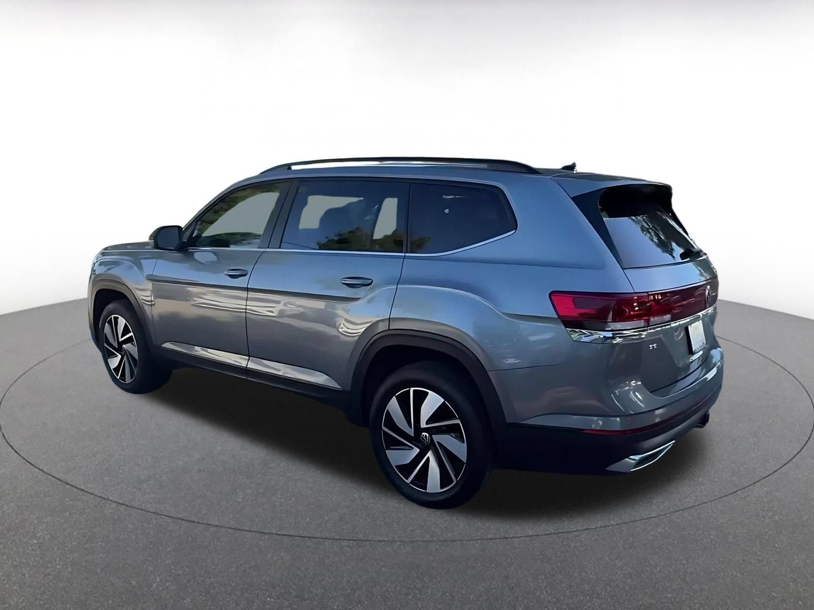 Used 2025 Volkswagen Atlas SE AWD/4WD image 9