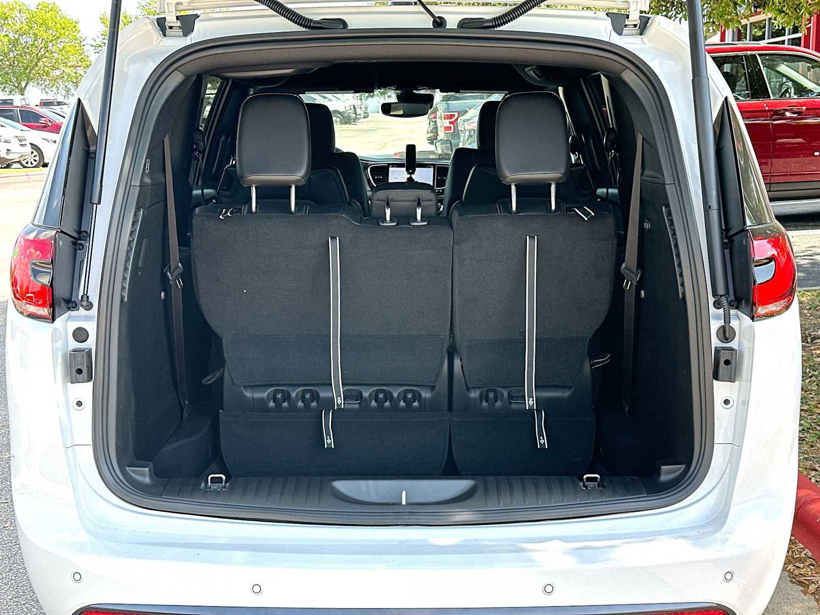 New 2026 Chrysler Pacifica Select FWD image 28