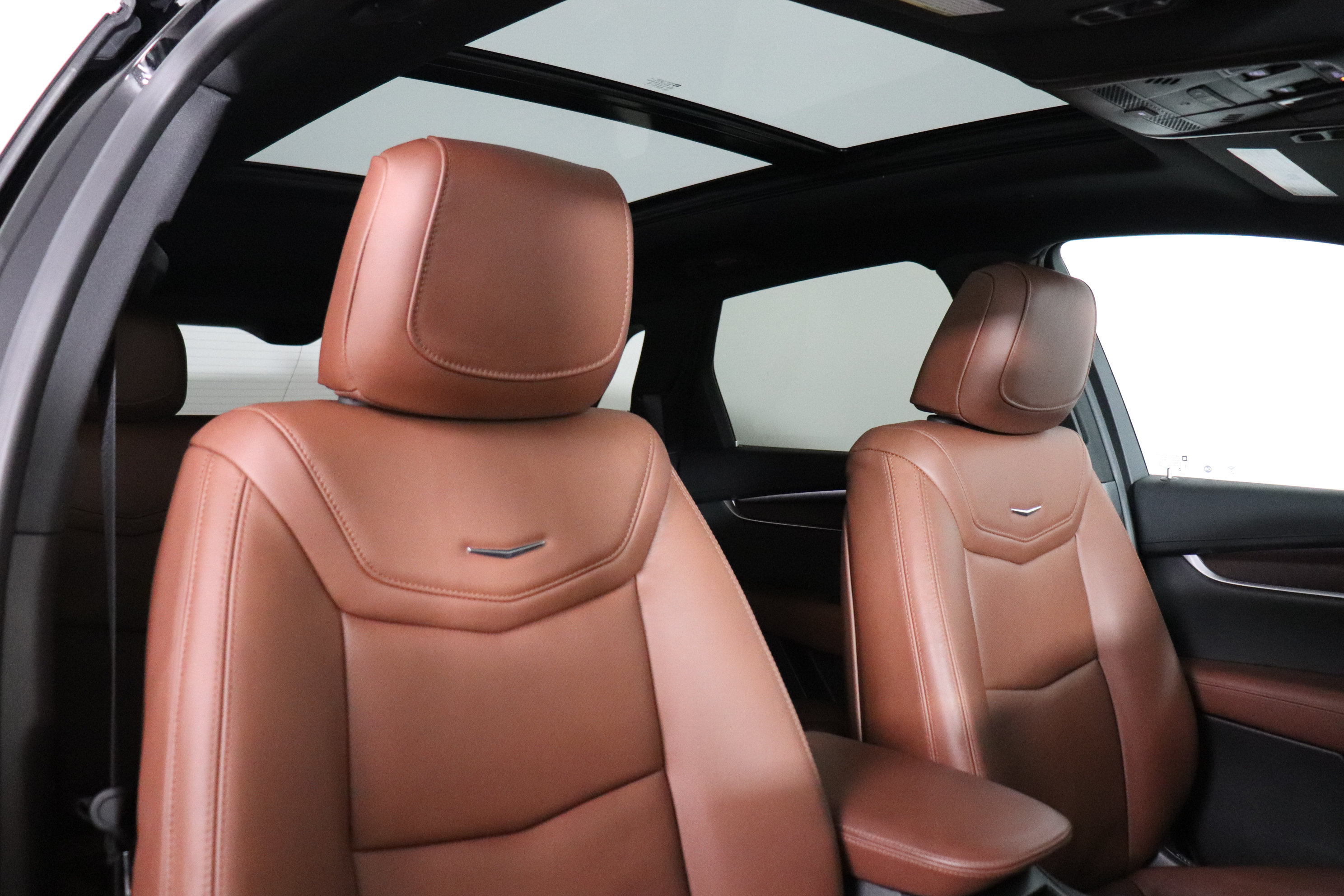 Used 2023 Cadillac XT5 Premium Luxury w/ LPO, Floor Liner Package AWD/4WD image 18