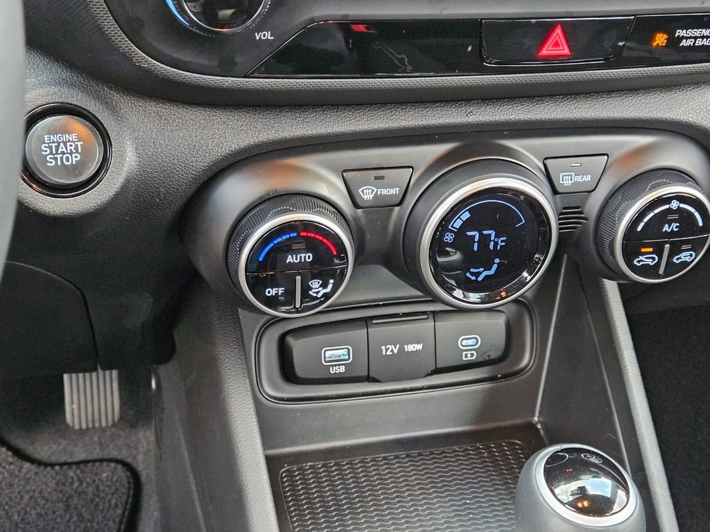 Used 2025 Hyundai Venue SEL image 19