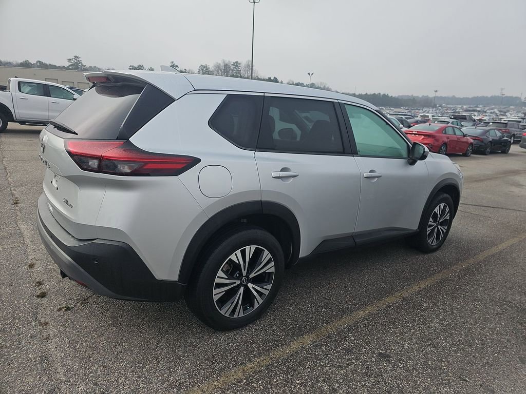 Used 2022 Nissan Rogue SV image 3