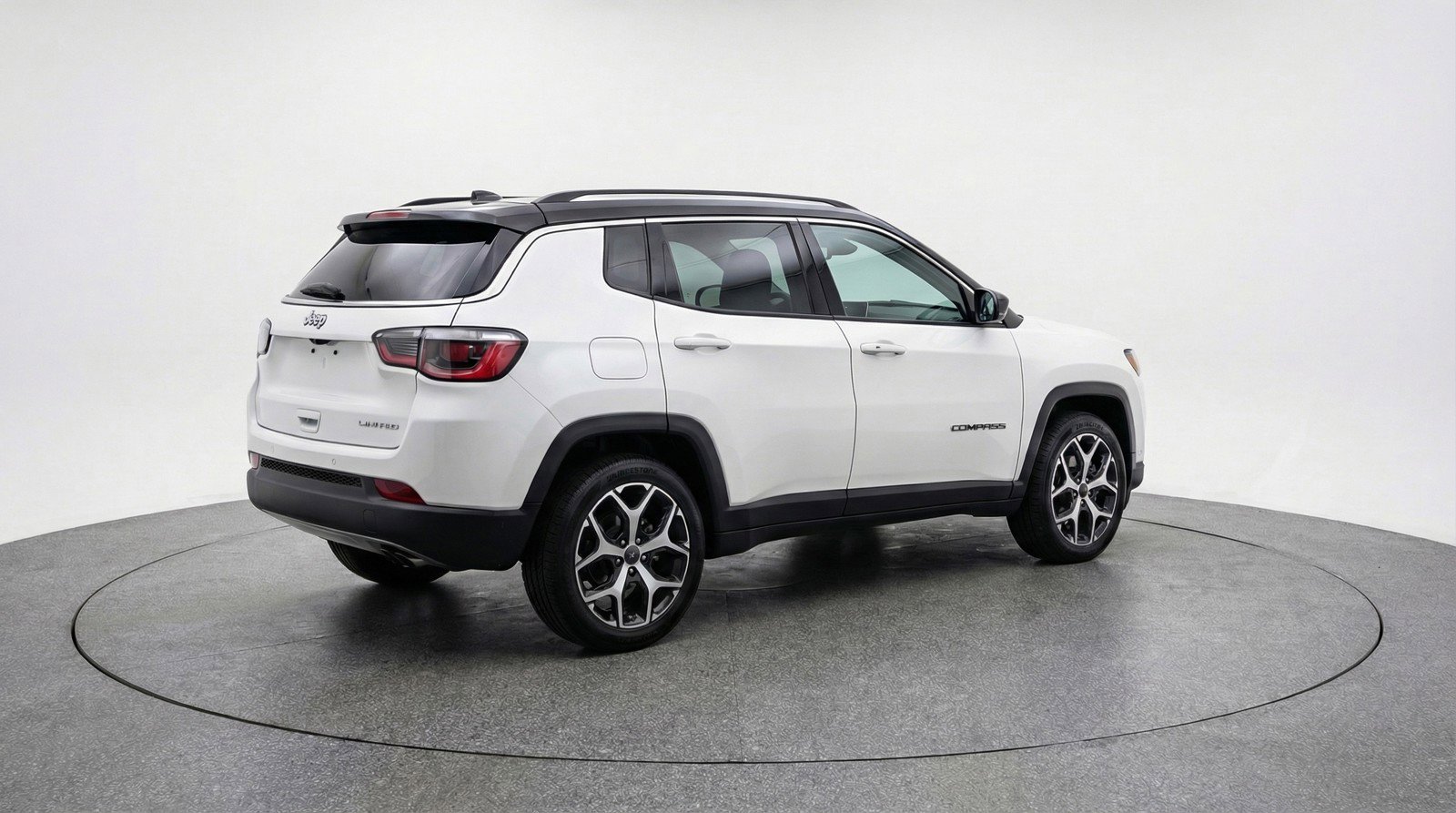 Used 2025 Jeep Compass Limited image 9