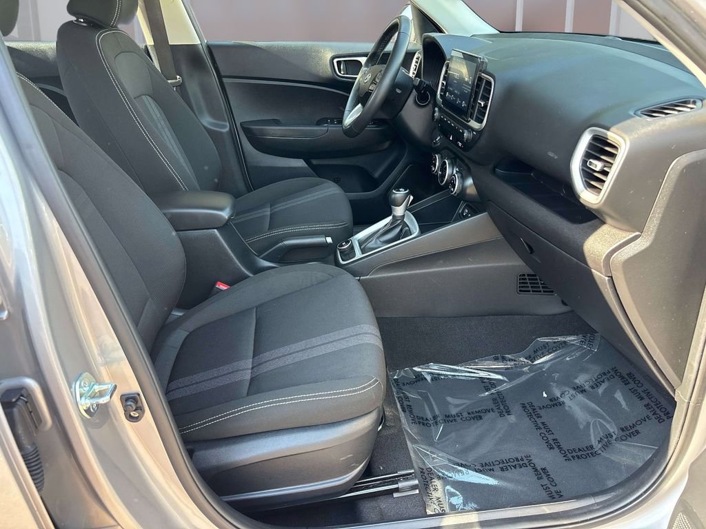 Used 2025 Hyundai Venue SEL FWD image 15