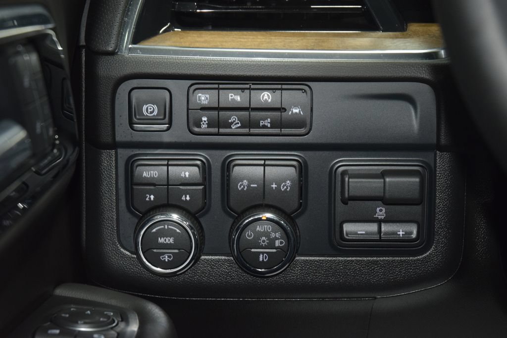 Used 2025 Chevrolet Tahoe High Country AWD/4WD image 35