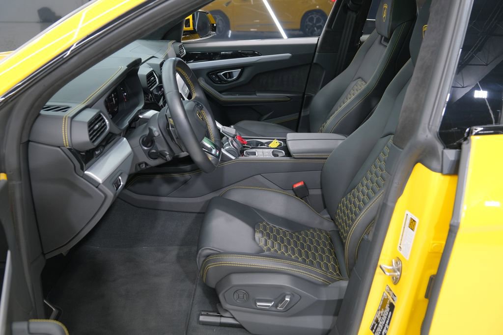 Used 2022 Lamborghini Urus image 24
