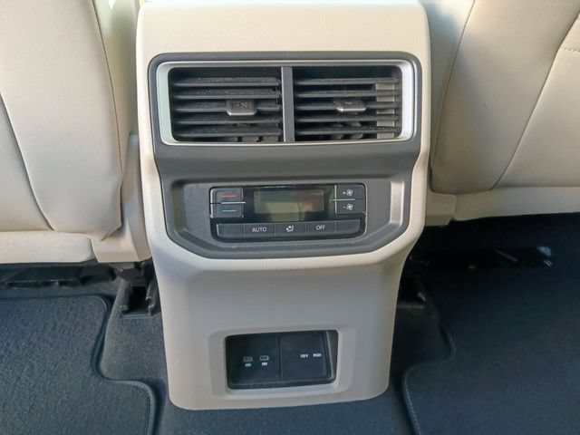 Used 2024 Volkswagen Atlas SE FWD image 12