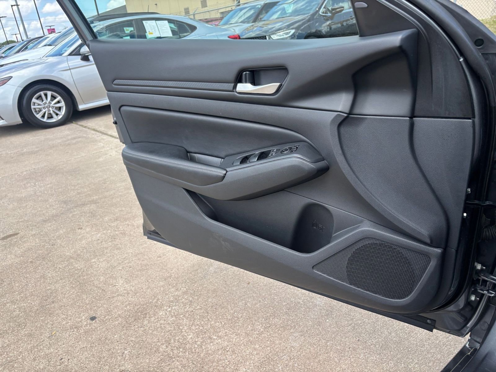 Used 2025 Nissan Altima 2.5 SV FWD image 18