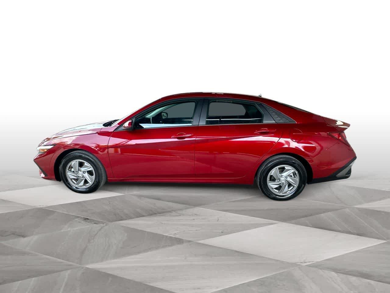Used 2026 Hyundai Elantra SE FWD image 5