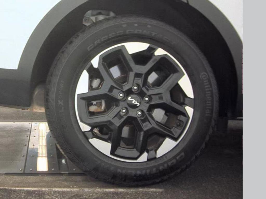 Used 2025 Kia Sorento S w/ Panoramic Sunroof Package image 13