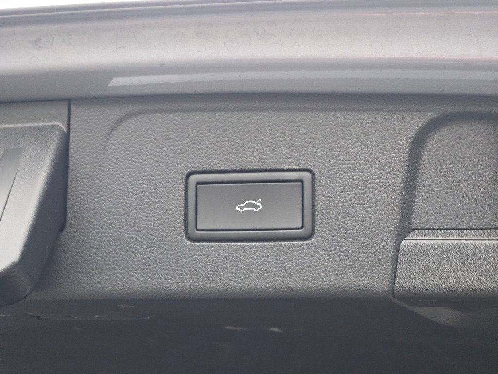 Used 2025 Volkswagen Atlas SE image 15