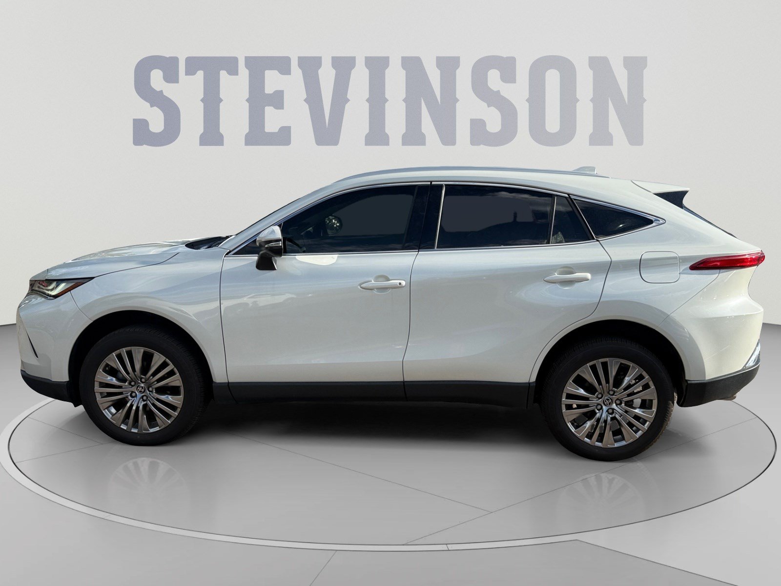 Used 2022 Toyota Venza Limited AWD/4WD image 2