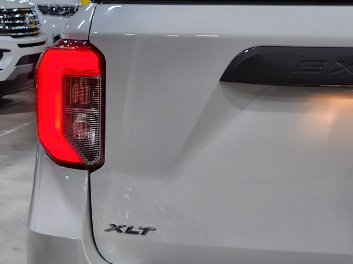 Used 2023 Ford Explorer XLT w/ Equipment Group 202A RWD image 20
