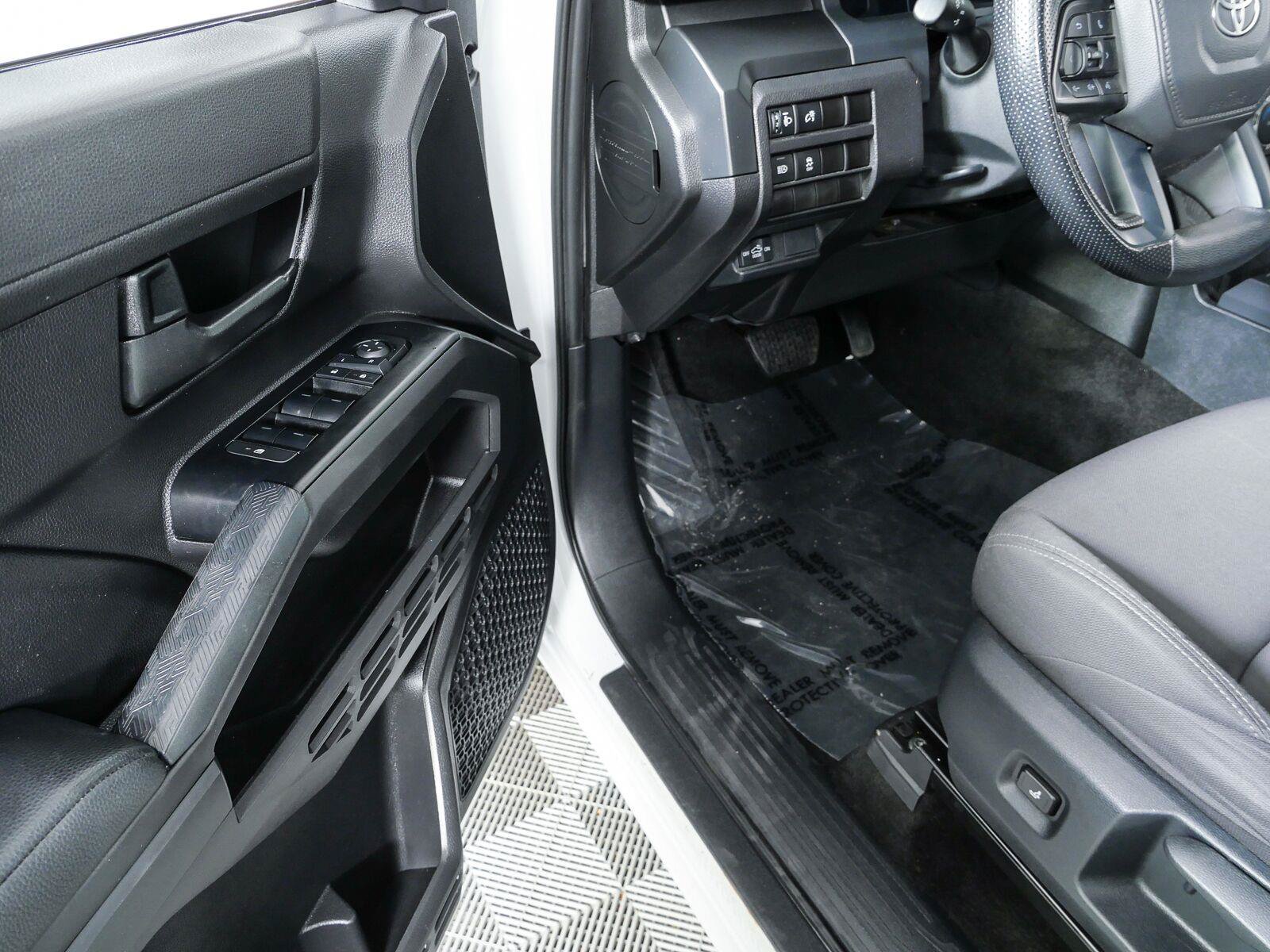 Used 2025 Toyota Tacoma SR AWD/4WD image 8