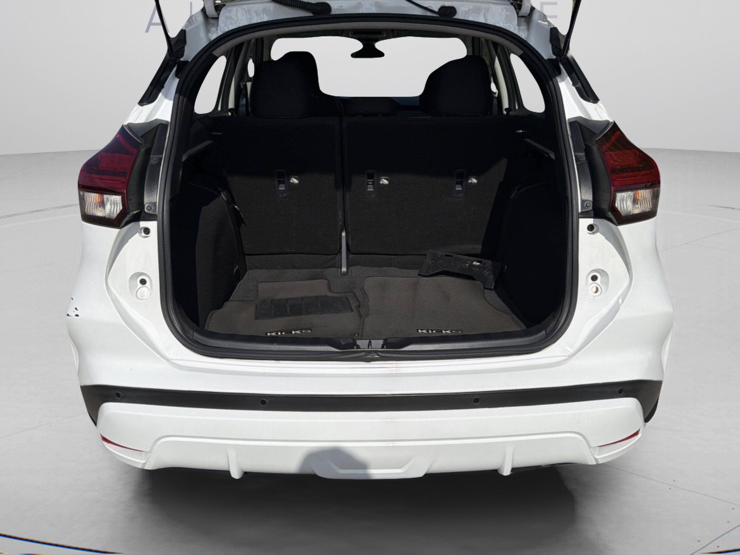 Used 2022 Nissan Kicks S FWD image 10