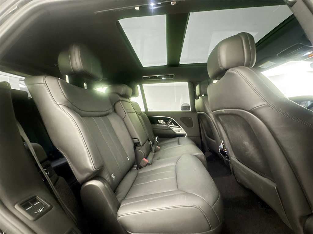 Used 2024 Land Rover Range Rover Long Wheelbase SE image 27