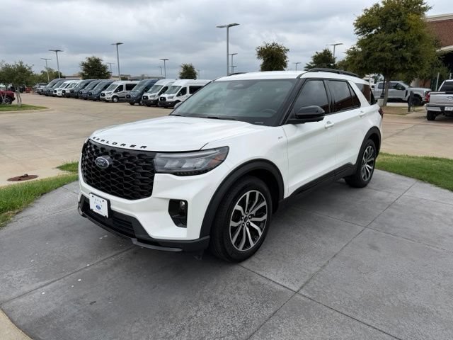 Certified 2025 Ford Explorer ST-Line w/ Premium Package RWD image 3