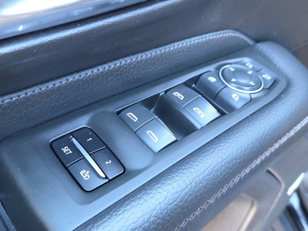 Used 2022 GMC Yukon XL Denali AWD/4WD image 19