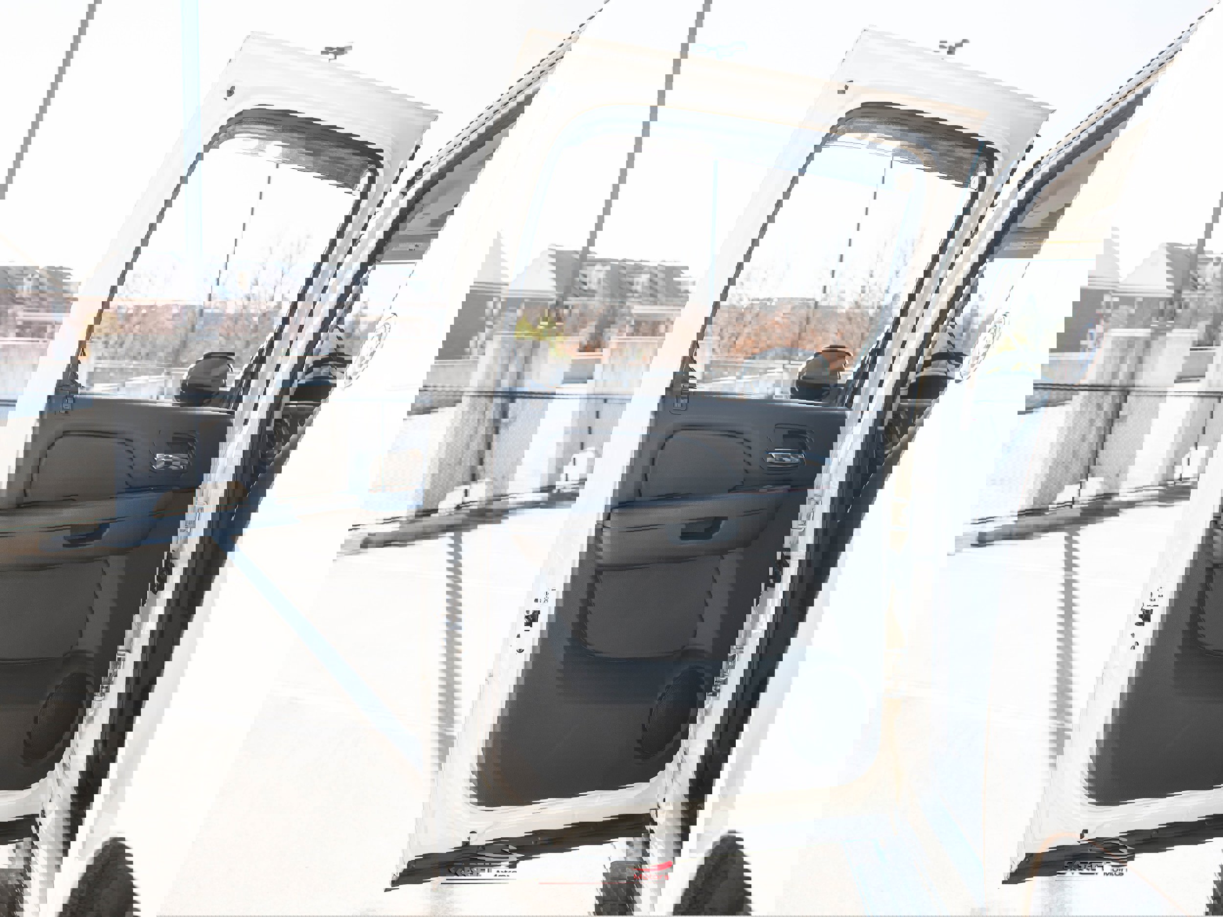 Used 2013 Chevrolet Avalanche LTZ image 42