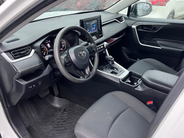 Used 2021 Toyota RAV4 LE image 10