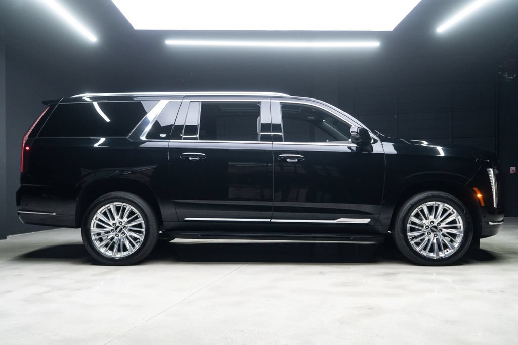Used 2025 Cadillac Escalade ESV Premium Luxury RWD image 8