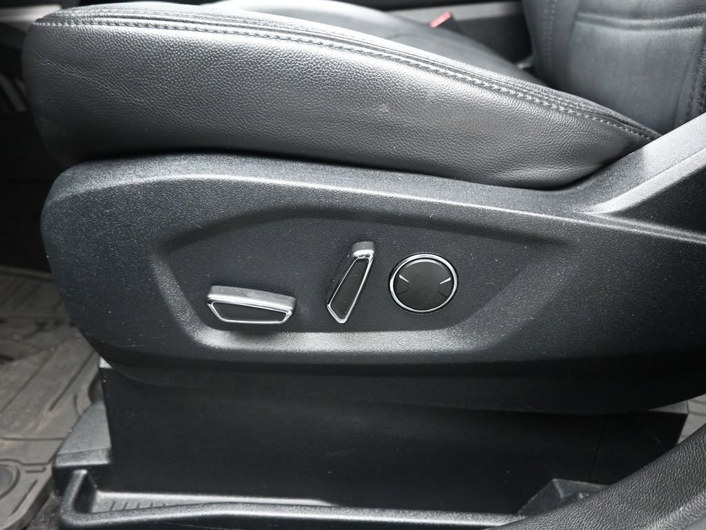 Used 2016 Ford Edge SEL image 11