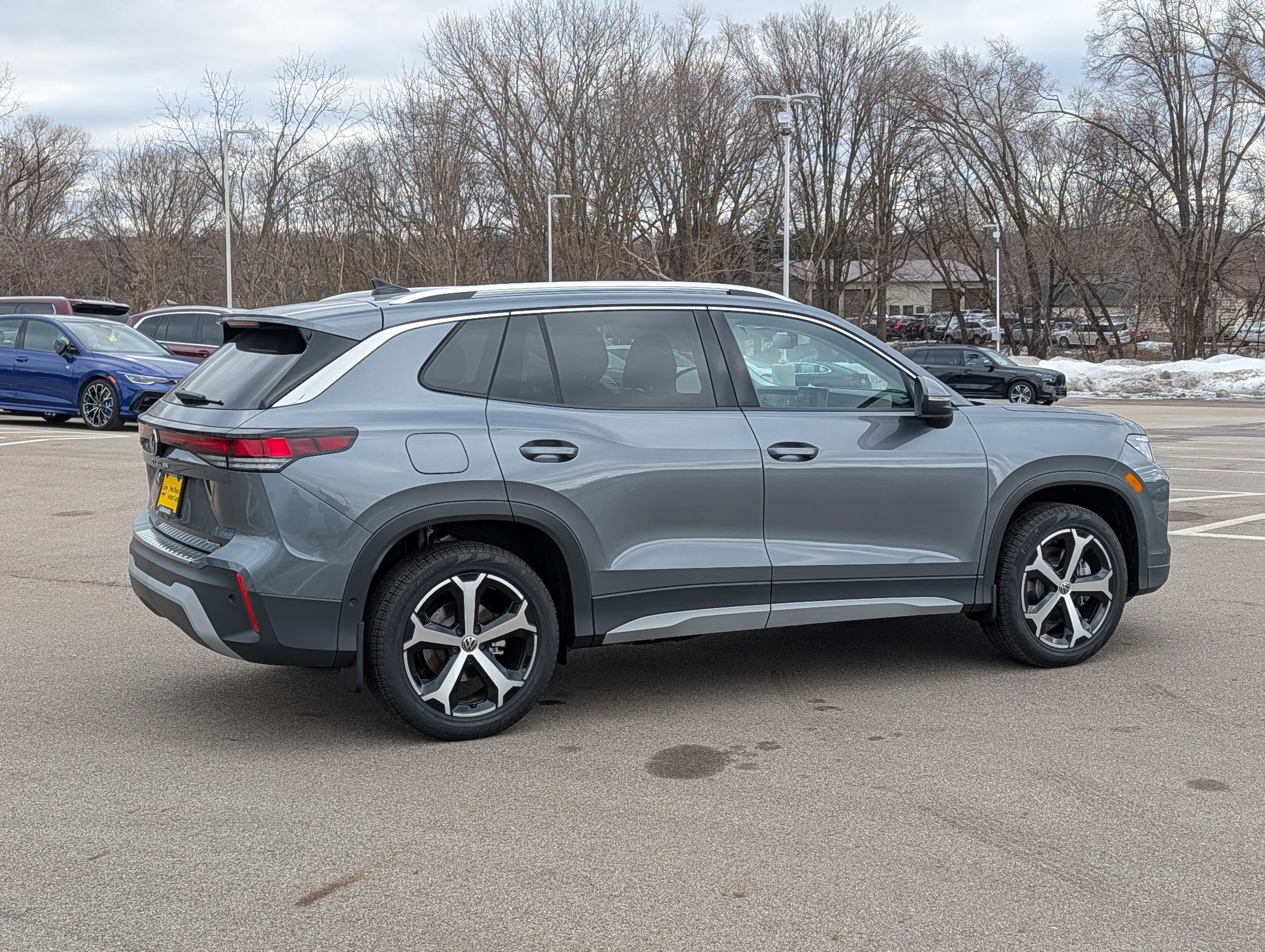 New 2026 Volkswagen Tiguan SE image 2