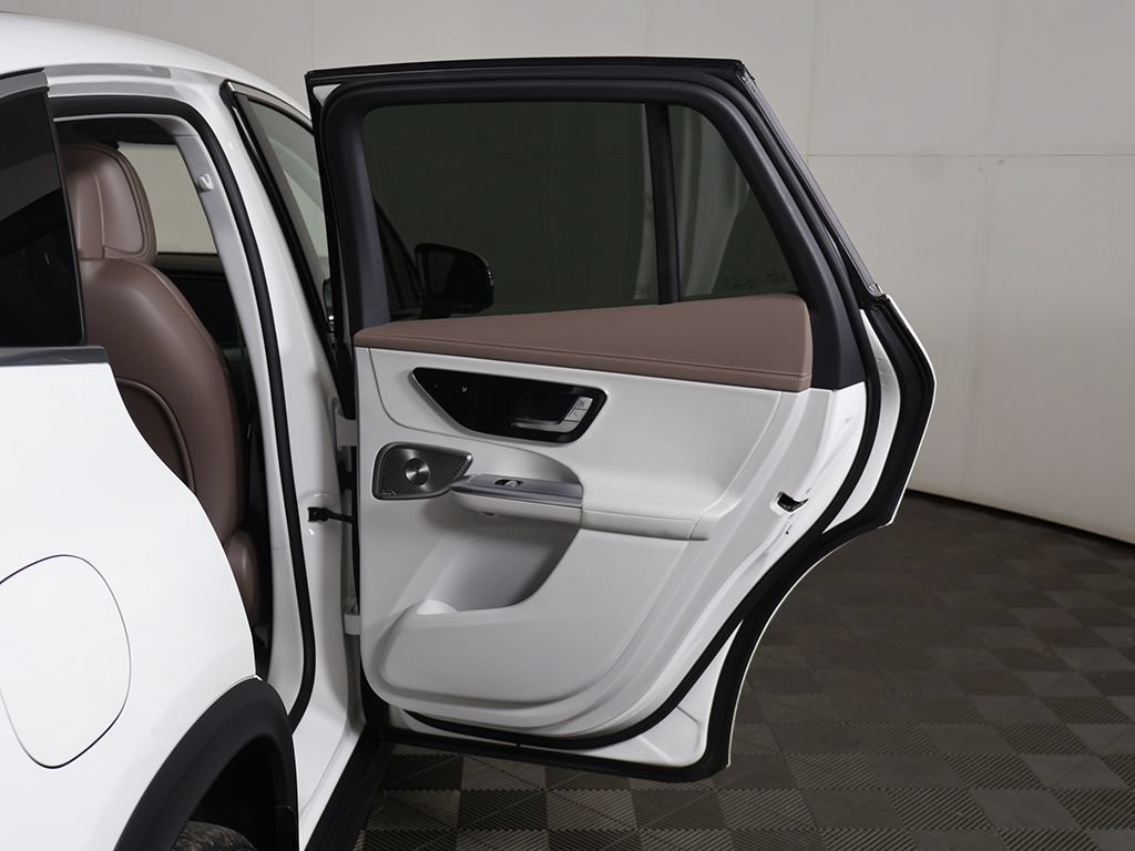 Used 2023 Mercedes-Benz EQE 500 4MATIC SUV w/ Pinnacle Trim Package image 27