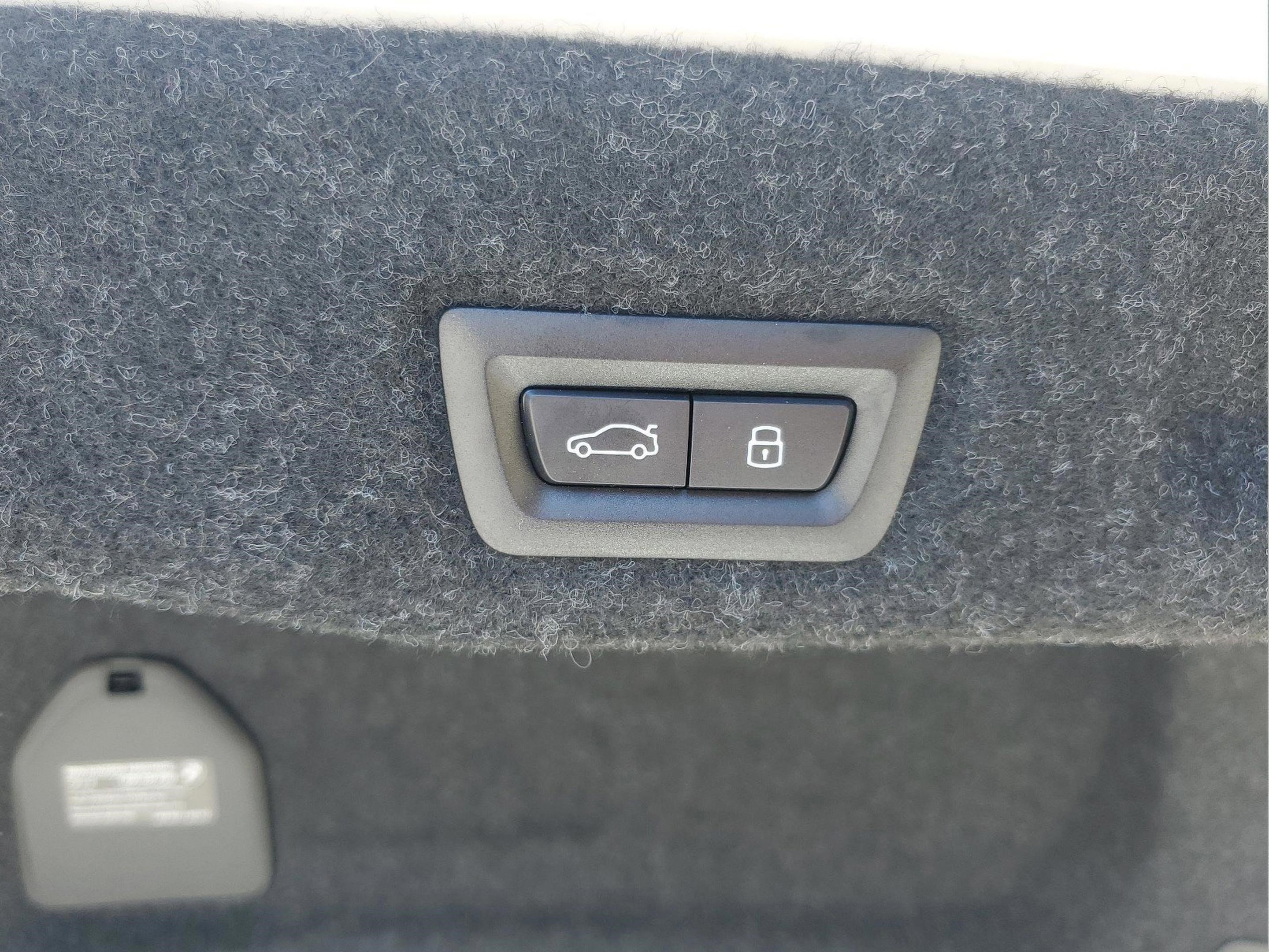 Used 2025 BMW i5 eDrive40i w/ Premium Package RWD image 7
