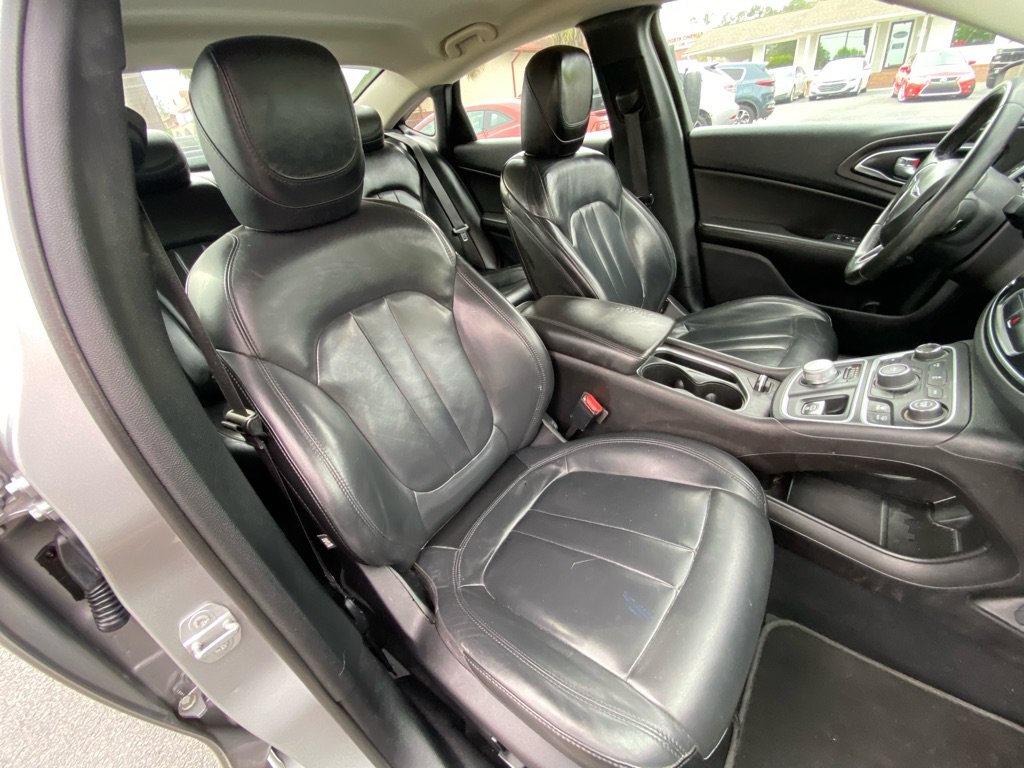 Used 2017 Chrysler 200 Limited Platinum FWD image 27
