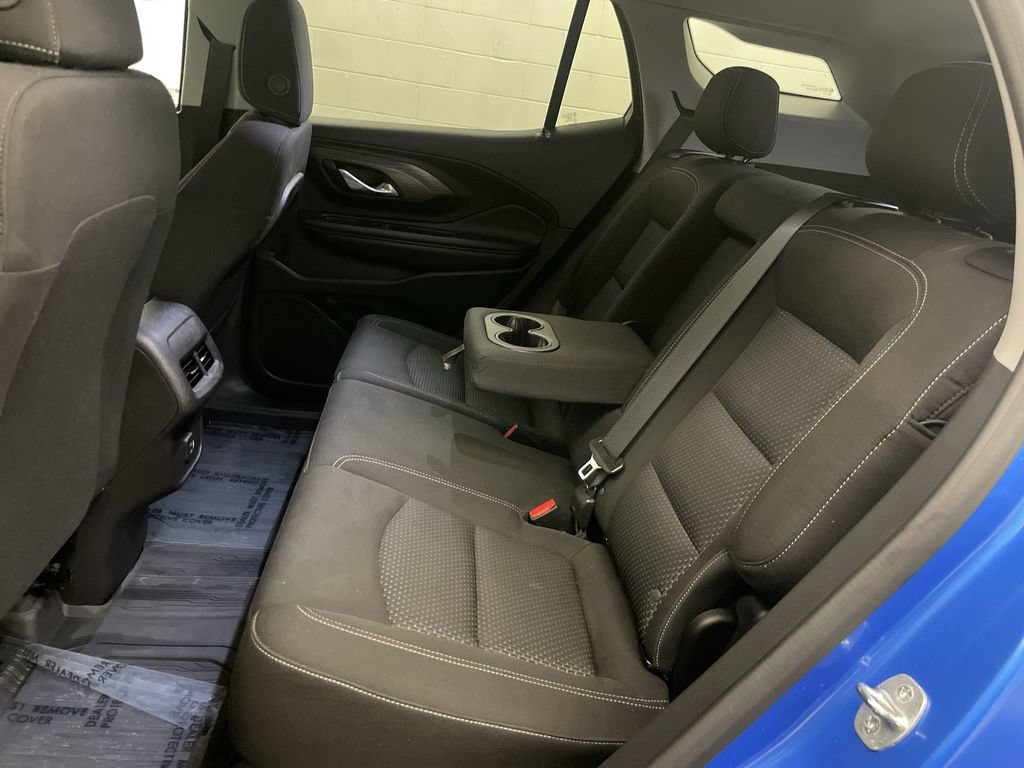 Used 2024 GMC Terrain SLE w/ Driver Convenience Package FWD image 17
