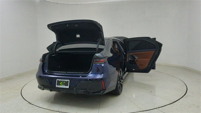 Used 2023 BMW i7 xDrive60 image 76