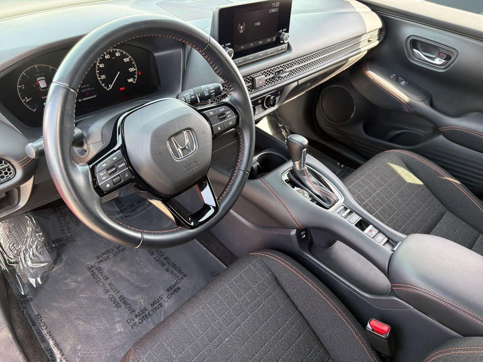 Used 2025 Honda HR-V Sport image 4