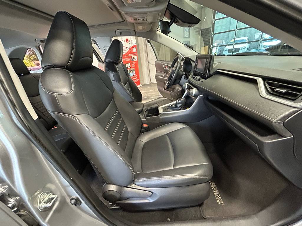 Used 2022 Toyota RAV4 XLE Premium AWD/4WD image 40