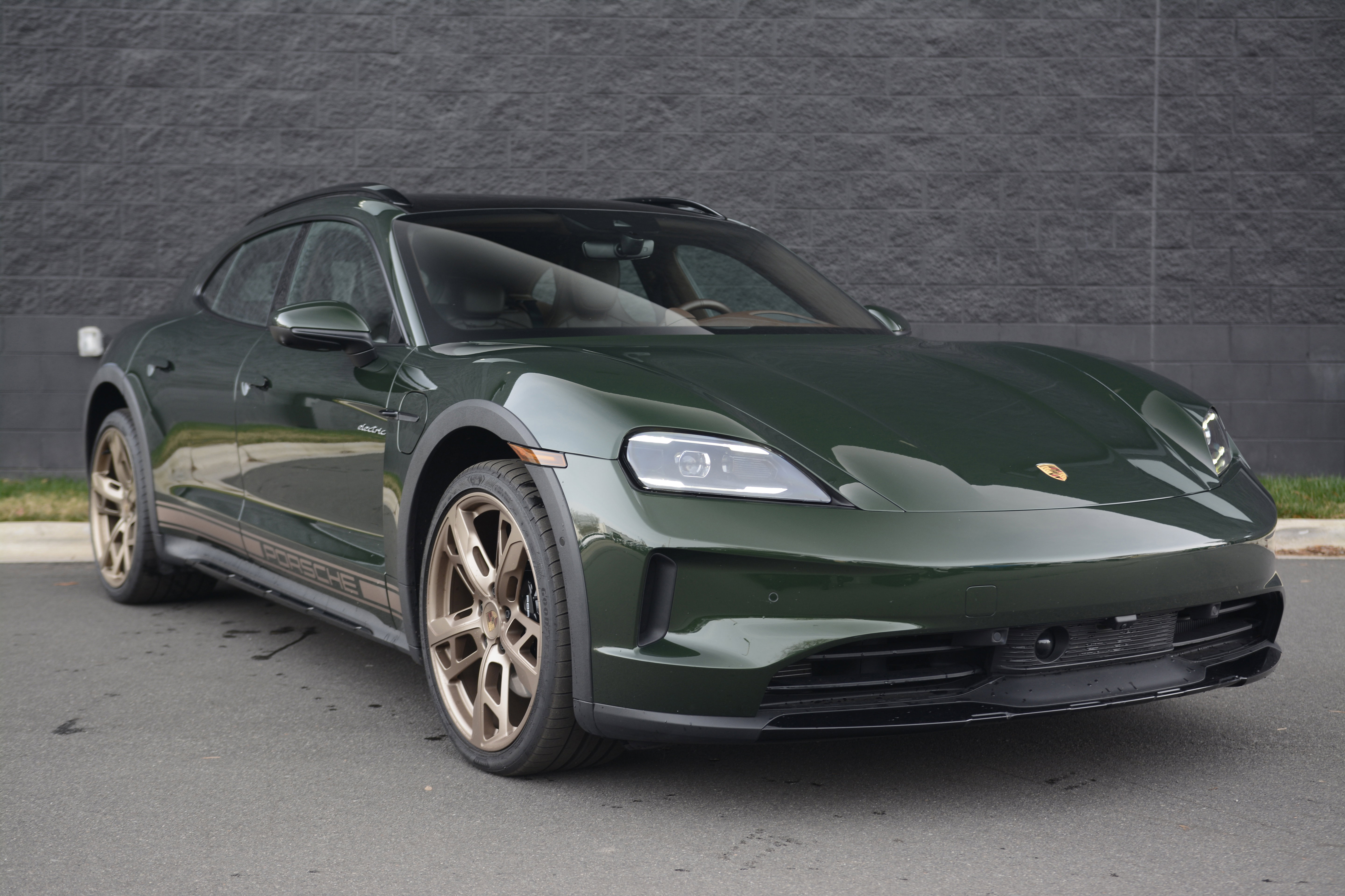 Certified 2025 Porsche Taycan 4 Cross Turismo AWD/4WD image 9