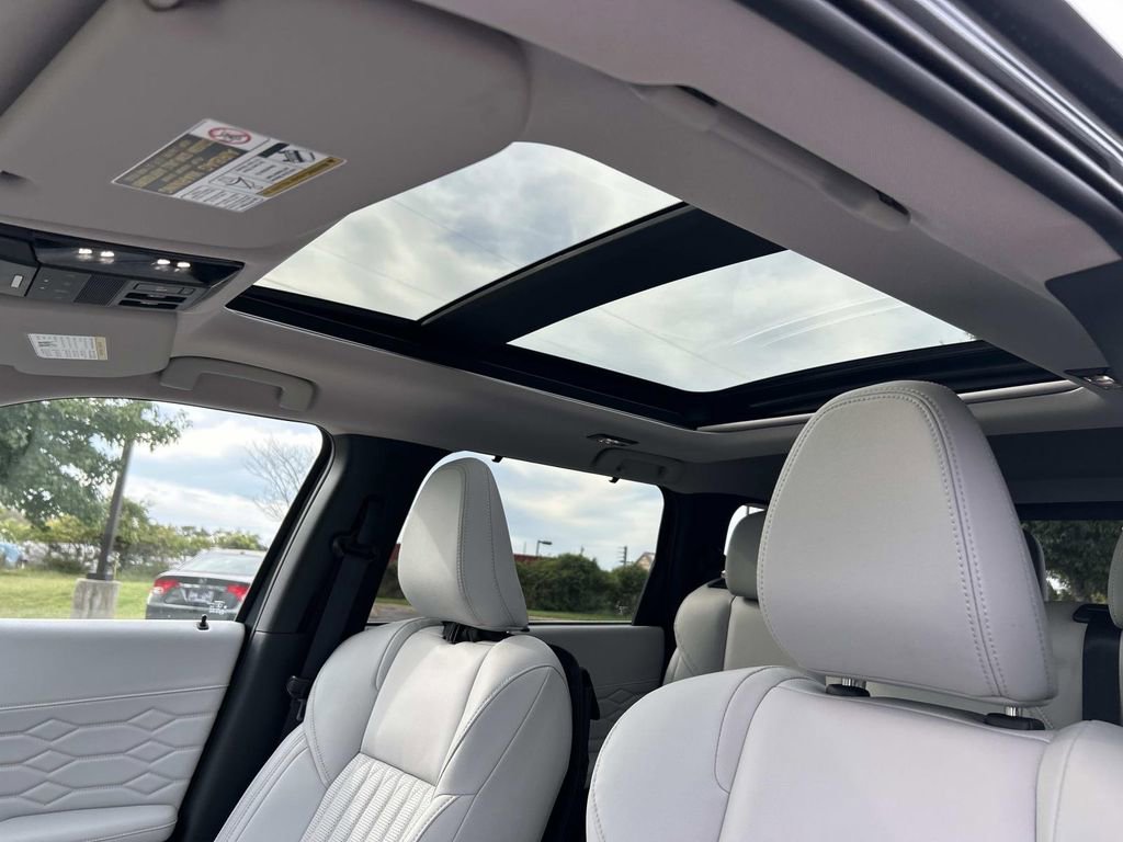 New 2025 Mitsubishi Outlander SEL image 23