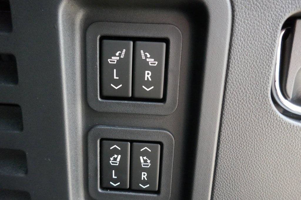 New 2026 Chevrolet Traverse RS image 16