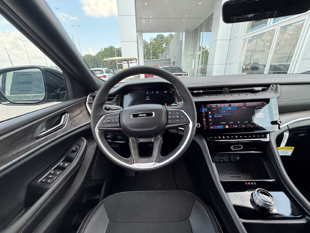 New 2026 Jeep Grand Cherokee Altitude RWD image 9