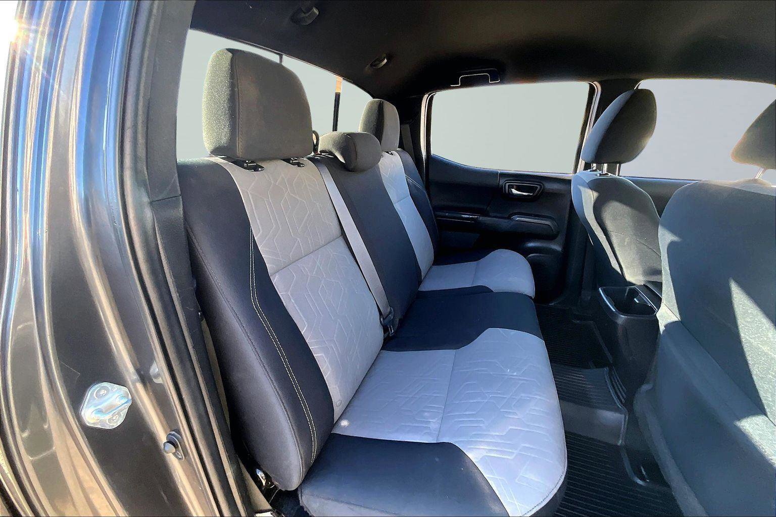 Used 2022 Toyota Tacoma TRD Off-Road image 28