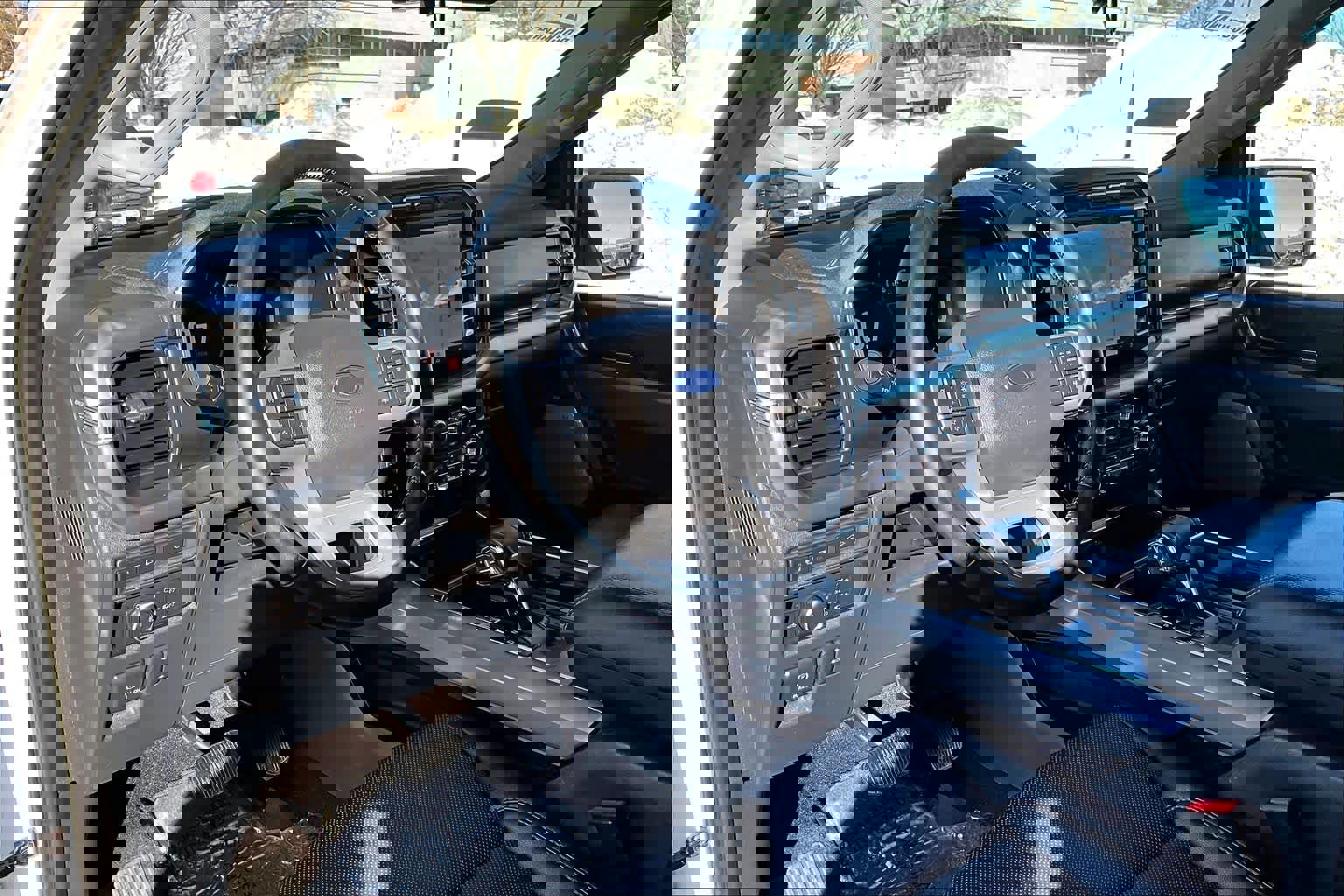 Used 2022 Ford F150 Lariat image 16